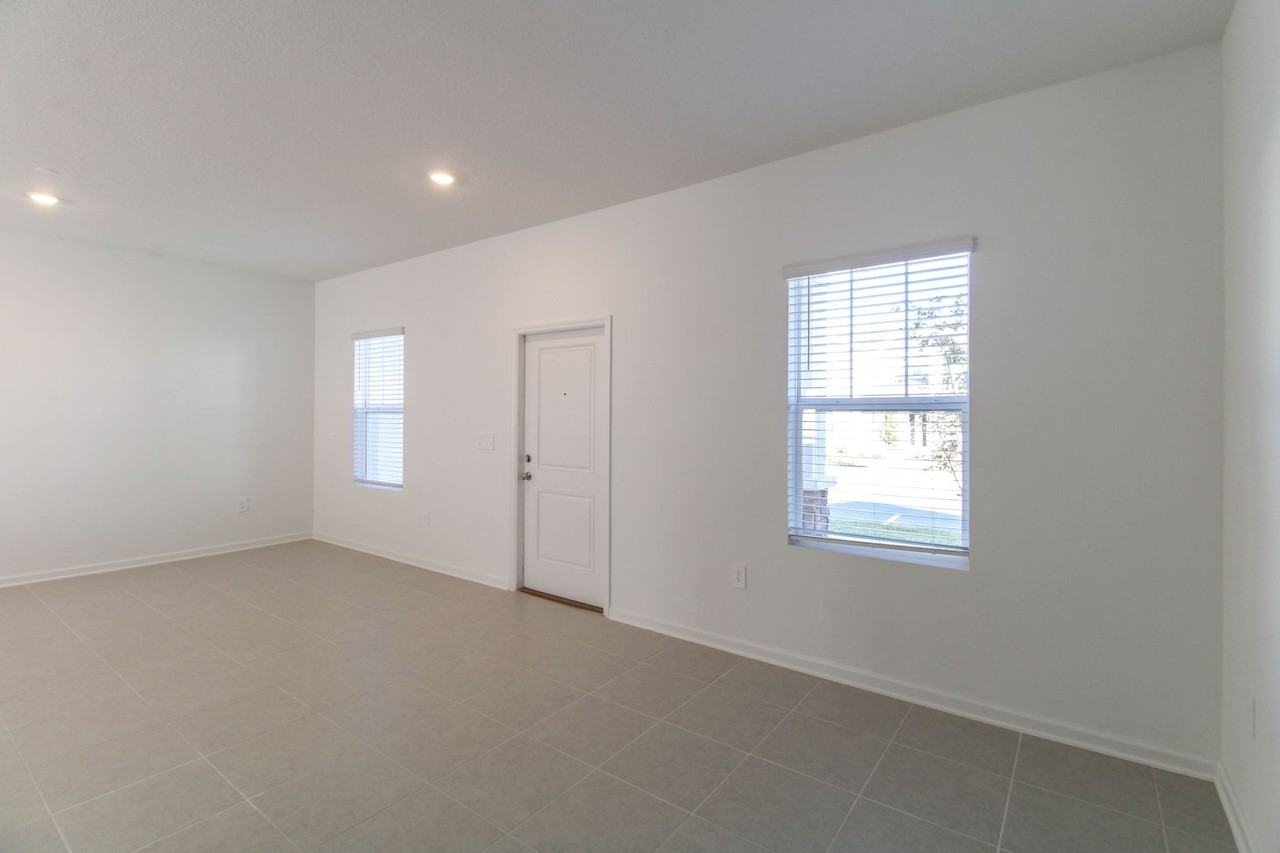 2278 White Buffalo St - Photo 3 of 28