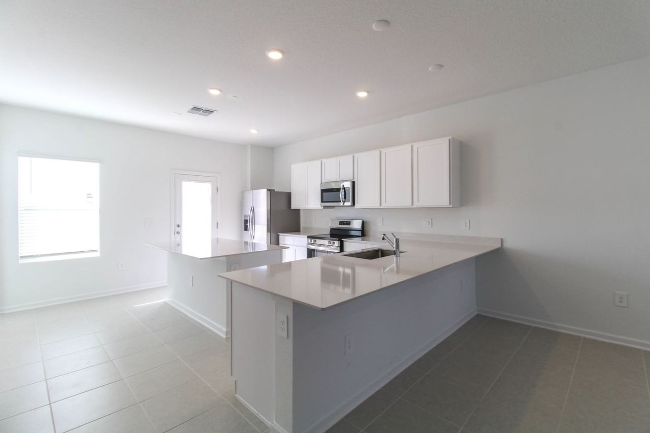 2278 White Buffalo St - Photo 6 of 28