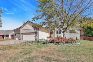 featured image of 1260 South Ridgehurst Circle