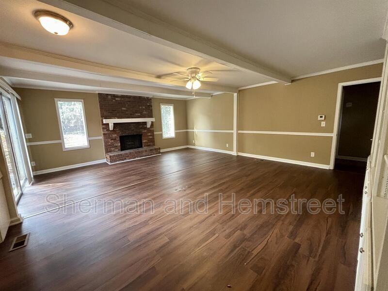 1113 Glen Ct - Photo 5 of 18