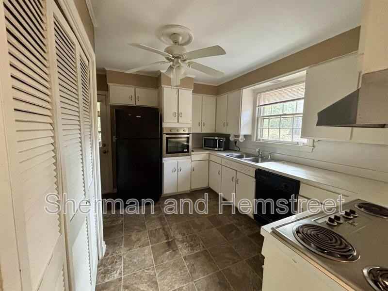 1113 Glen Ct - Photo 6 of 18