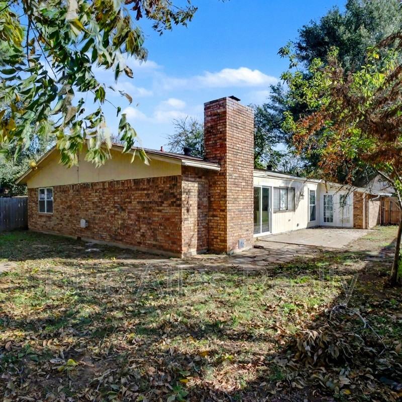 2614 Crestmoor Ct - Photo 2 of 28