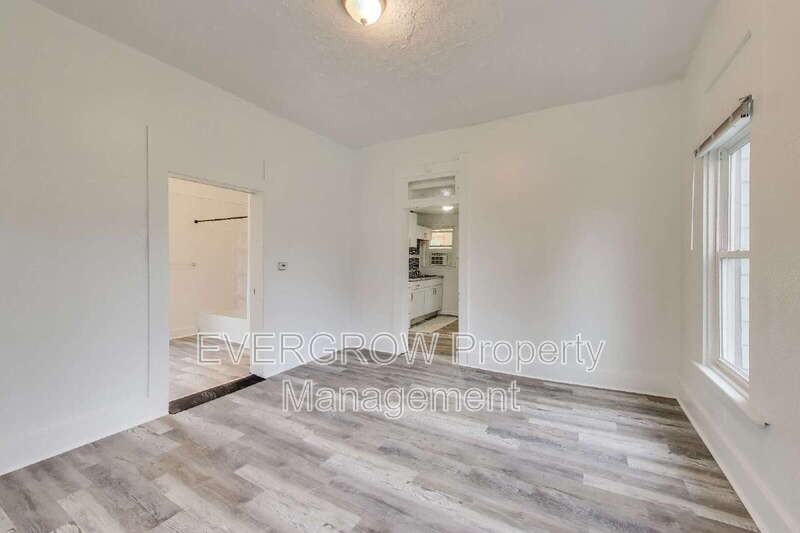 2219 Hovey St - Photo 5 of 28