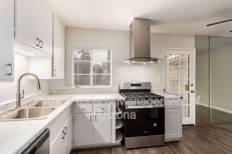 2538 E Coolidge St - Photo 2 of 19