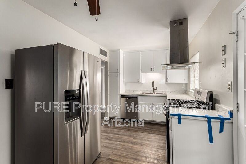 2538 E Coolidge St - Photo 7 of 19