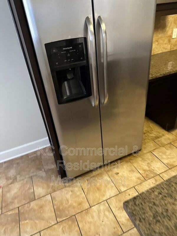 530 W 10th St #530 - Photo 2 of 13