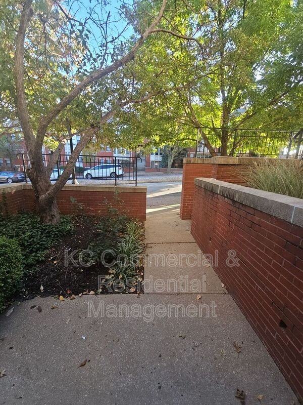 530 W 10th St #530 - Photo 4 of 13