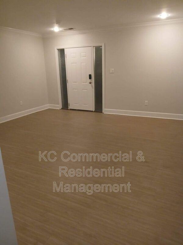 530 W 10th St #530 - Photo 6 of 13