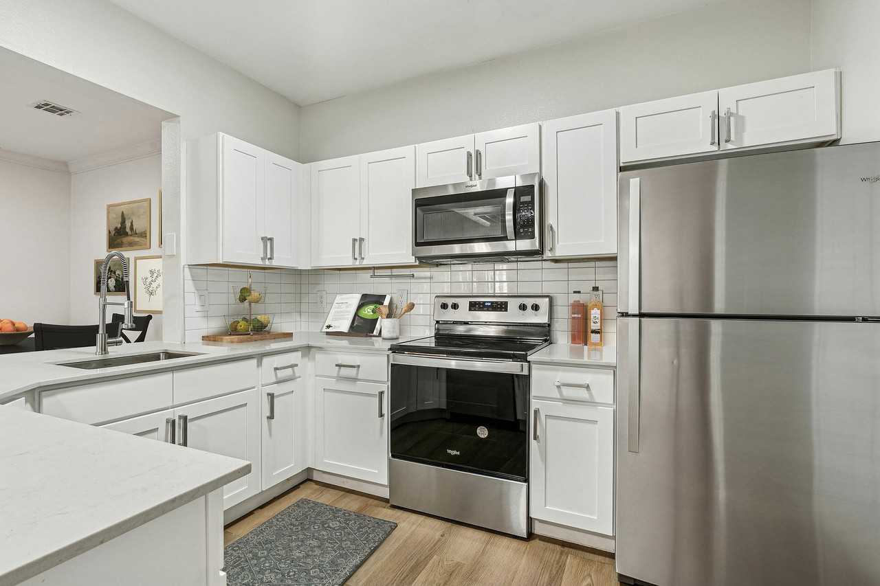 Lantower Round Rock - Photo 2 of 44