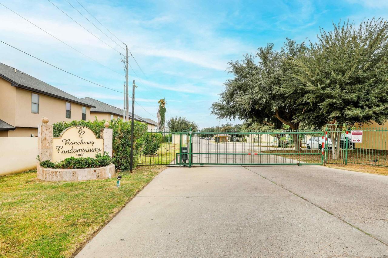 1000 Ranchway Dr - Photo 2 of 39