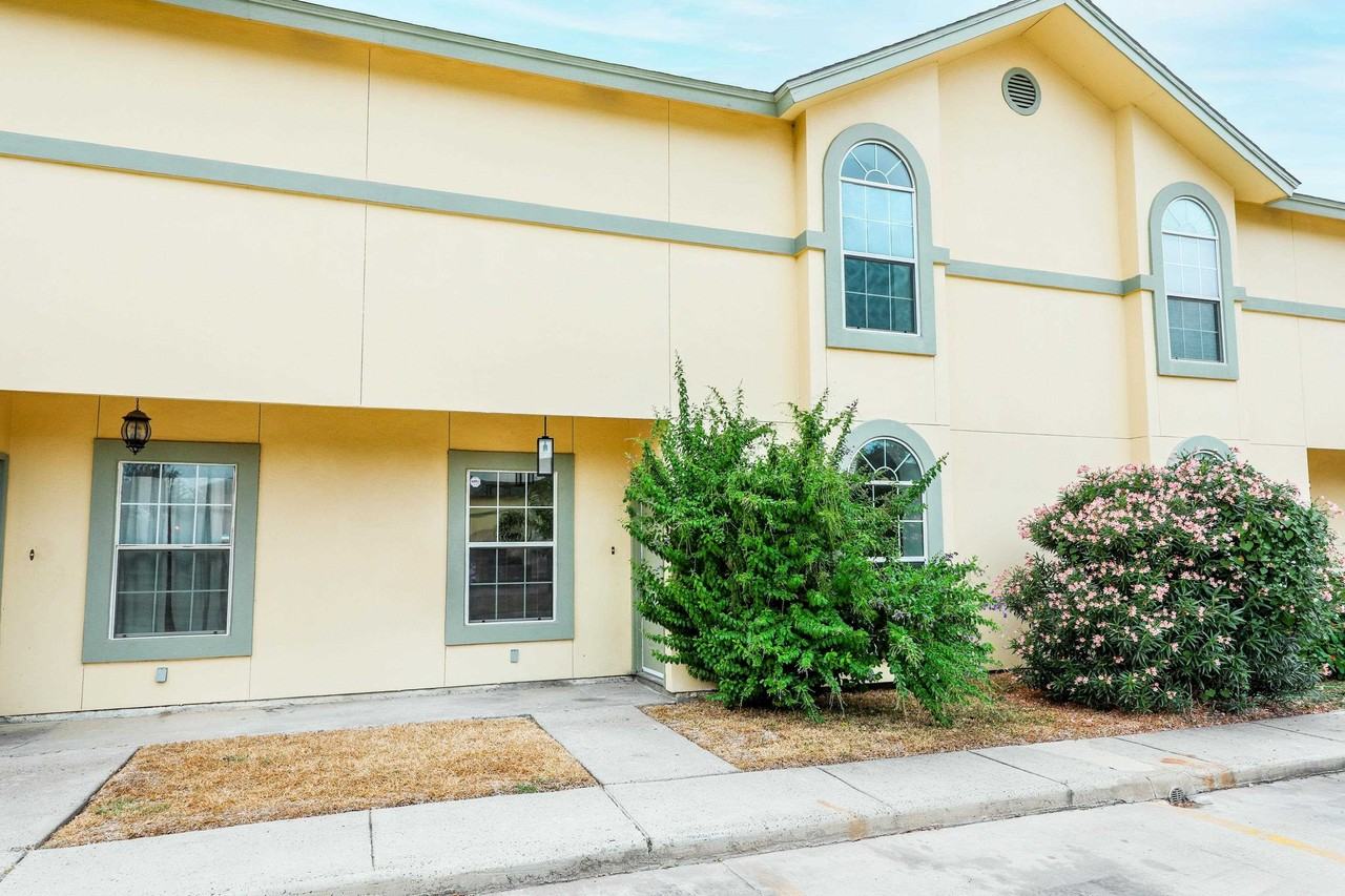 1000 Ranchway Dr - Photo 4 of 39