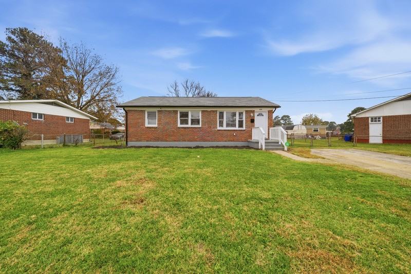 913 Dandridge Dr - Photo 2 of 26