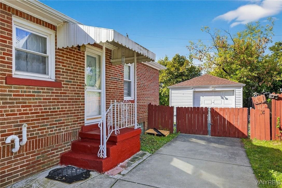 116 Springville Avenue - Photo 6 of 44