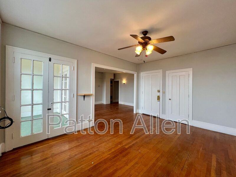 116 E Chestnut St #32 - Photo 3 of 26