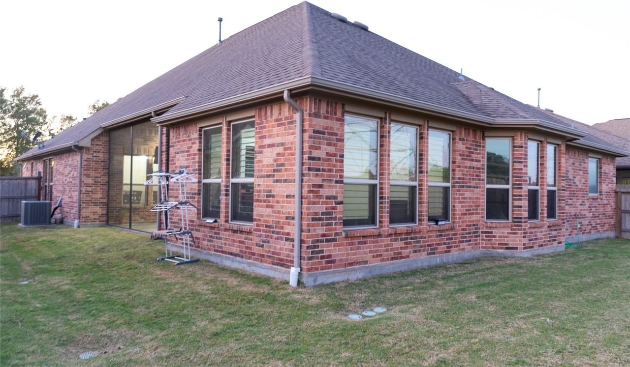 5519 Caper Shores Lane - Photo 3 of 33