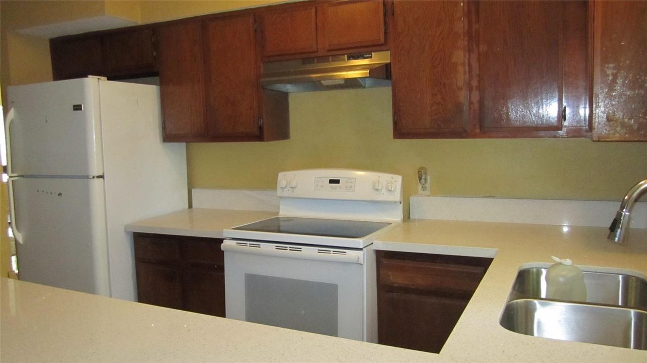 12122 Kemerton Dr - Photo 6 of 17