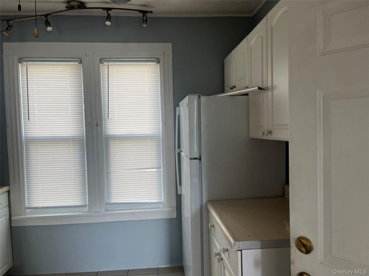 107 Smith St Unit 2 - Photo 3 of 9