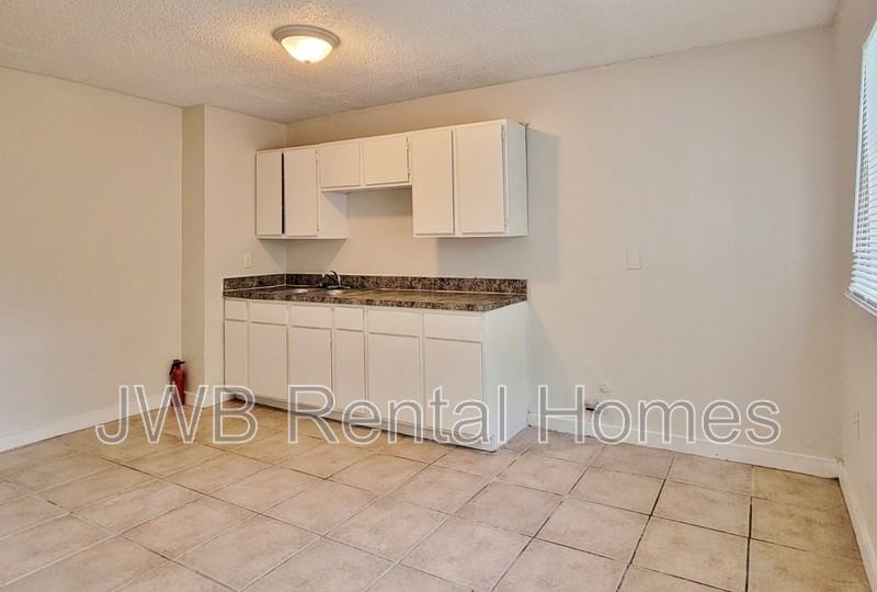 1832 Broadway Ave - Photo 2 of 6