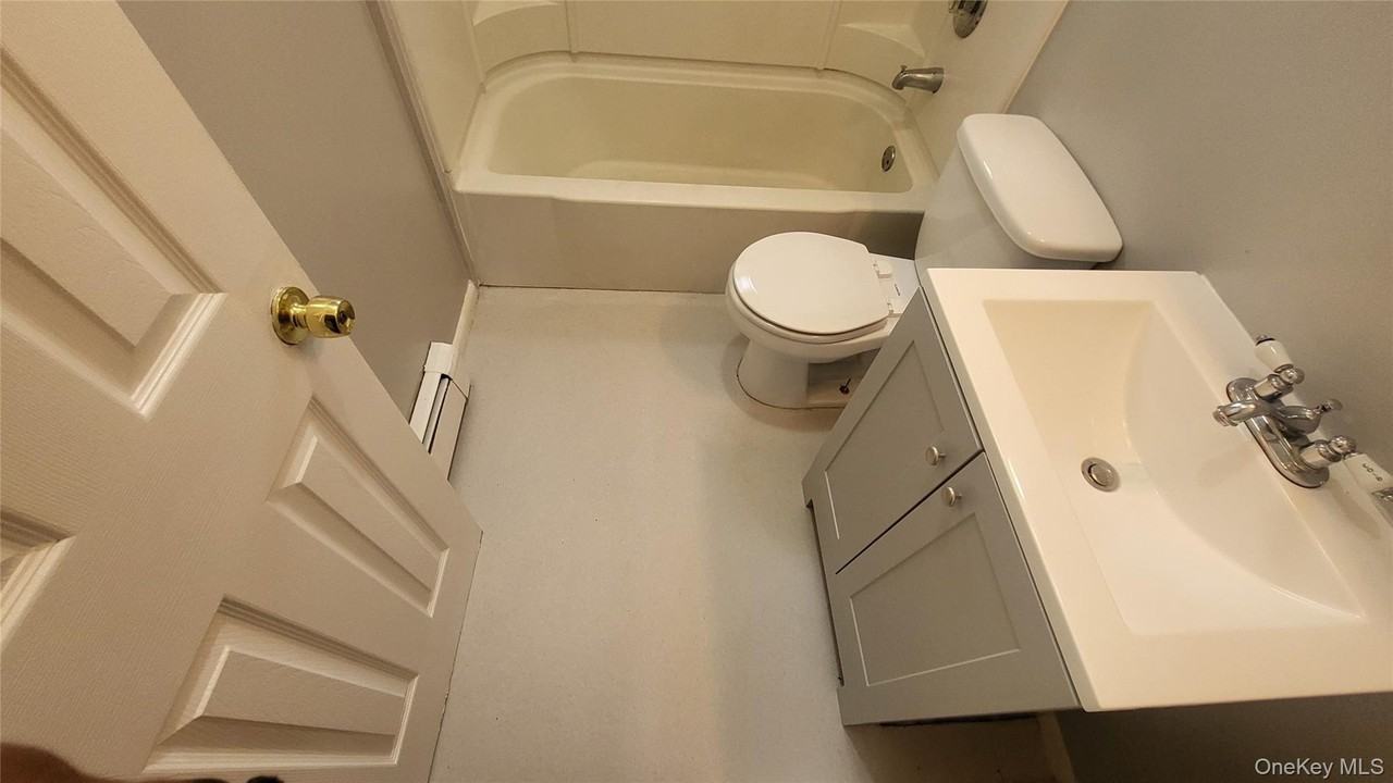 40 Haviland Rd Apt A7 - Photo 7 of 12