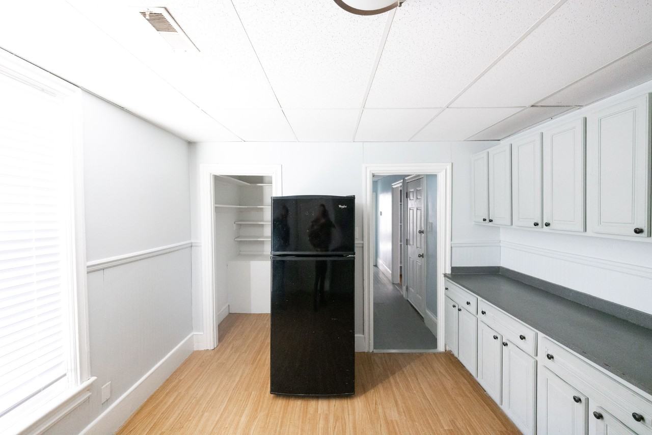 10 Sycamore St Apt 2 - Photo 7 of 8