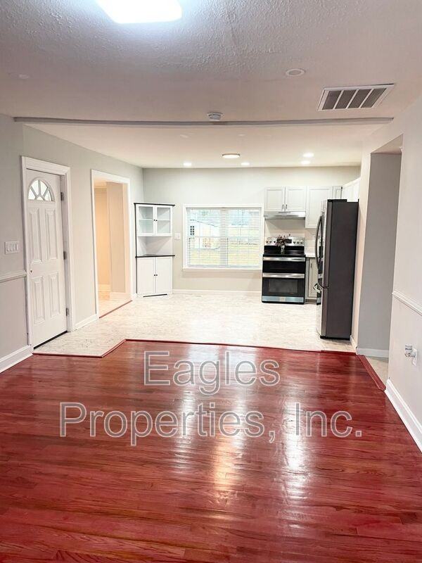 104 Lane Street - Photo 3 of 11