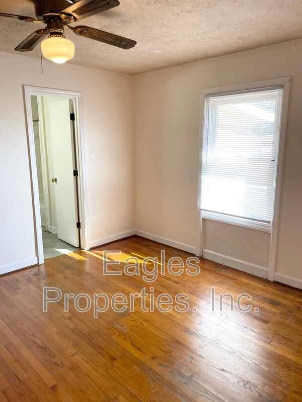 400 N Taylor St #C - Photo 2 of 6