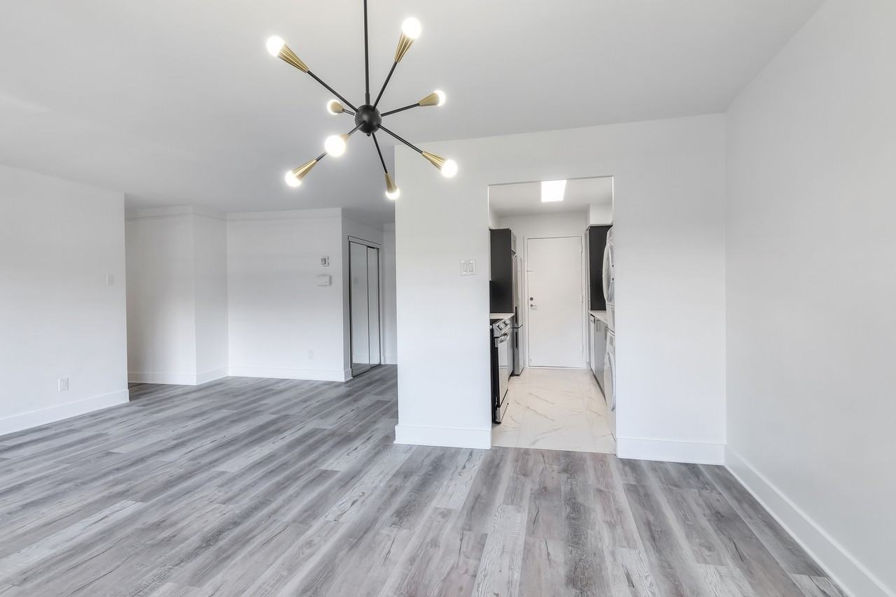 6800 Chemin de la Côte Saint Luc - Photo 6 of 17