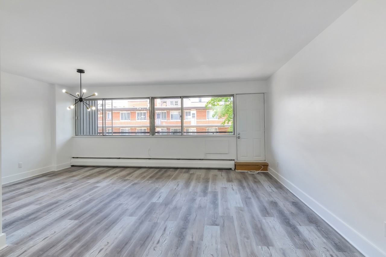 6800 Chemin de la Côte Saint Luc - Photo 3 of 17