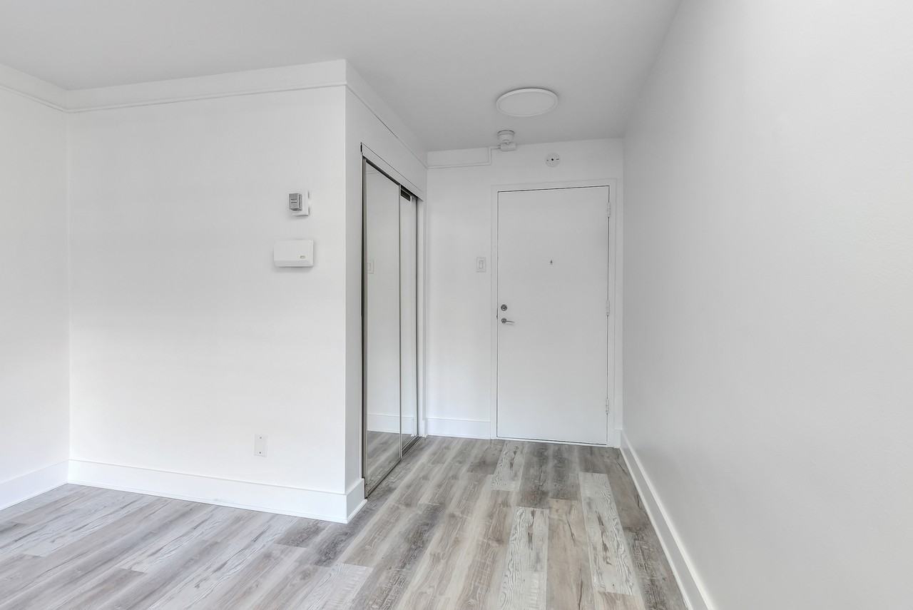 6800 Chemin de la Côte Saint Luc - Photo 2 of 17