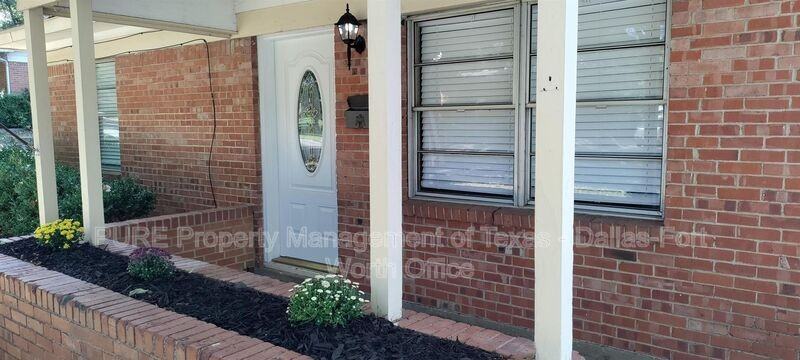 1607 Briarwood Blvd - Photo 2 of 21