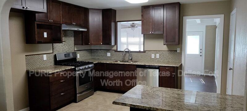 1607 Briarwood Blvd - Photo 3 of 21