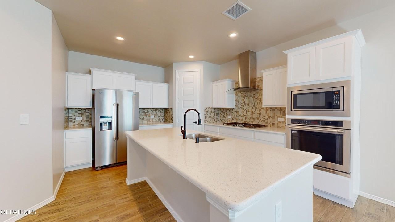 13725 Olney Avenue - Photo 4 of 46