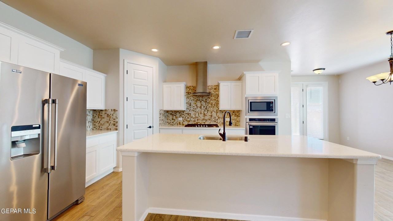 13725 Olney Avenue - Photo 5 of 46