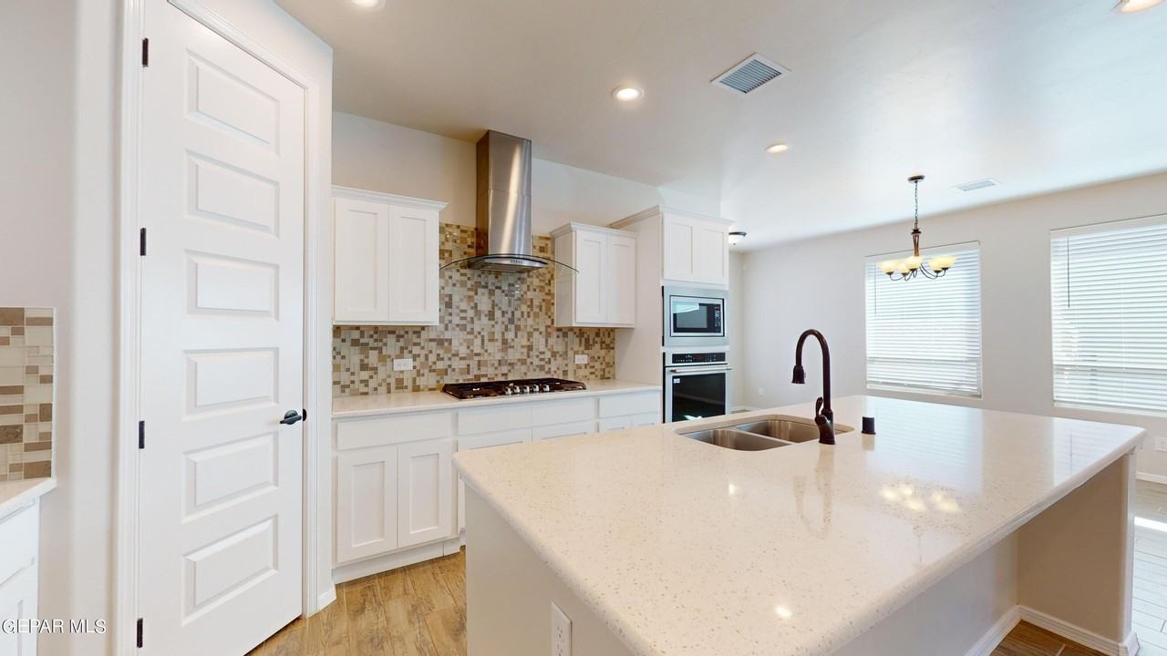 13725 Olney Avenue - Photo 6 of 46