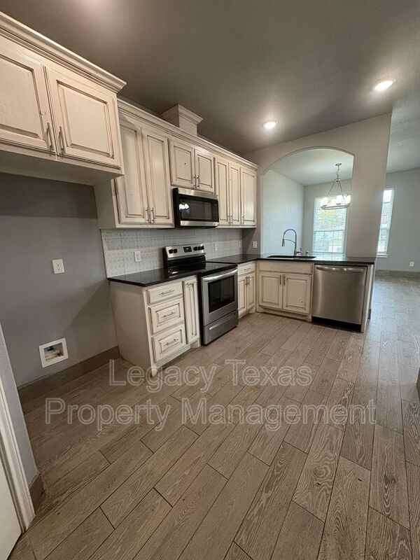 Cleburne Street - Photo 6 of 28