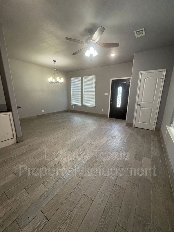 216 Cleveland St #B - Photo 2 of 28