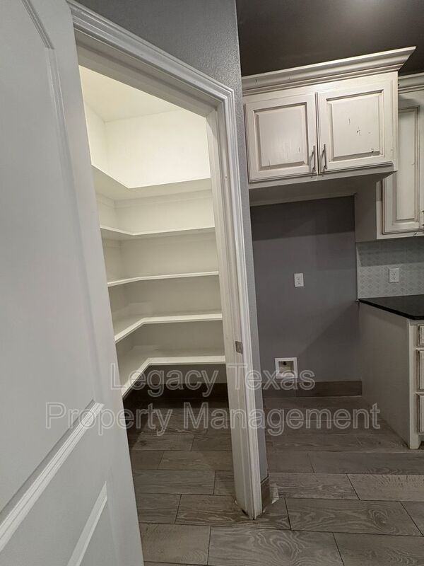 216 Cleveland St #B - Photo 5 of 28