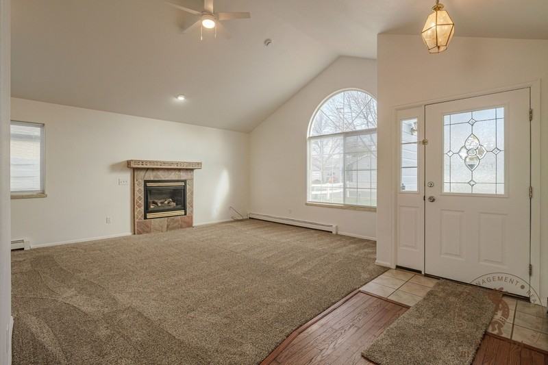 537 Shanne St - Photo 3 of 11