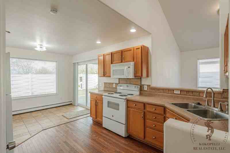 537 Shanne St - Photo 5 of 11