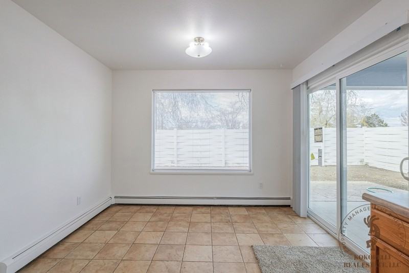 537 Shanne St - Photo 7 of 11