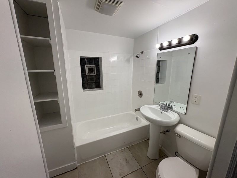 1941 S Winona Ln - Photo 2 of 6