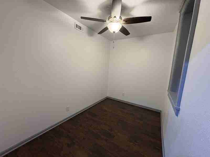 1941 S Winona Ln - Photo 3 of 6