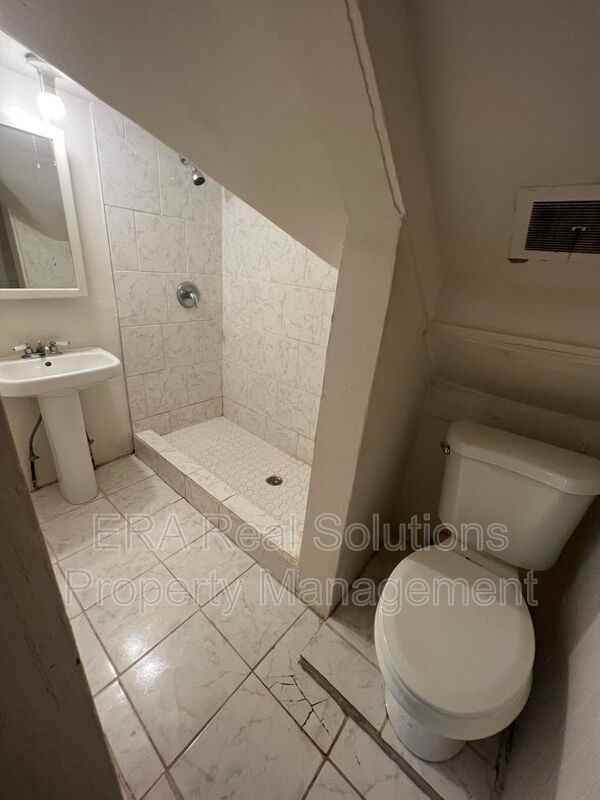 164 Forest Avenue - Photo 4 of 10