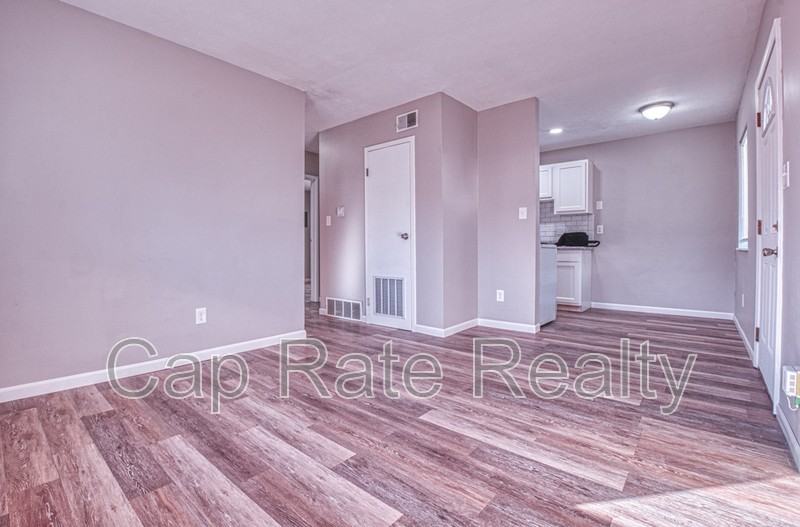 2735 Joyce Ave #B - Photo 2 of 14