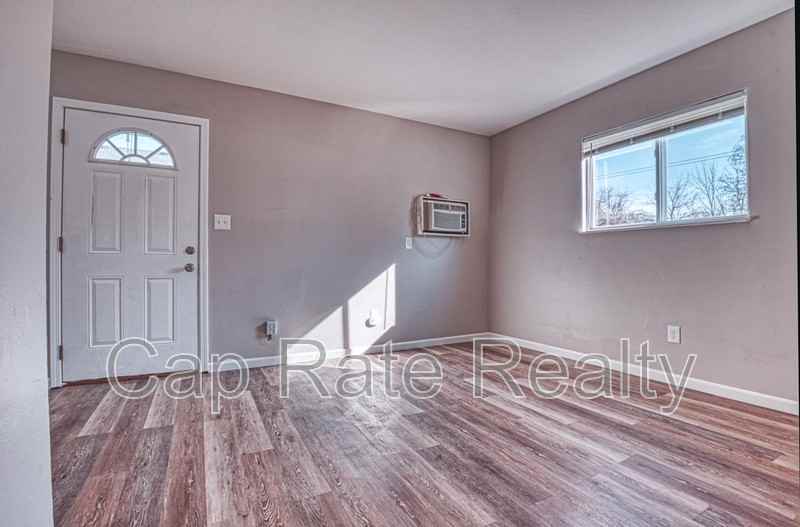 2735 Joyce Ave #B - Photo 3 of 14