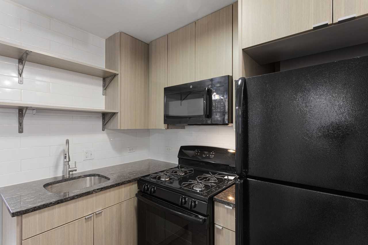 4875 N Magnolia Ave - Photo 3 of 30