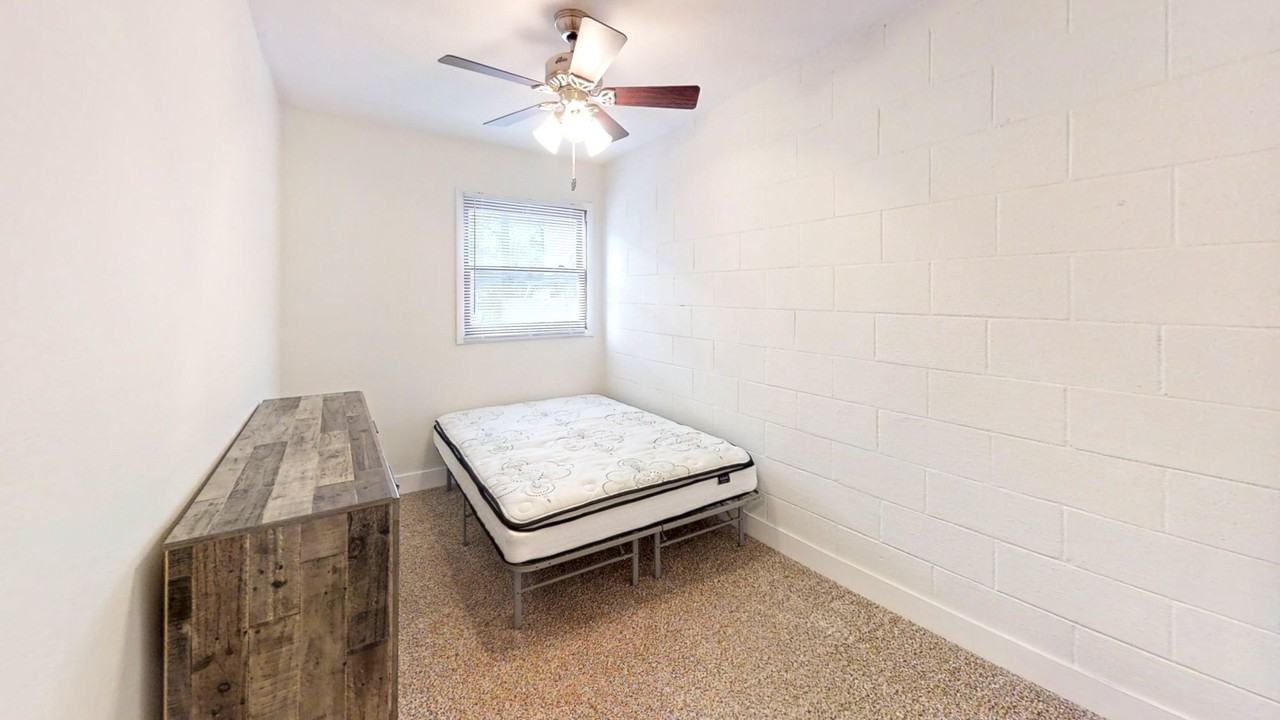 209 E Clark - Photo 3 of 50