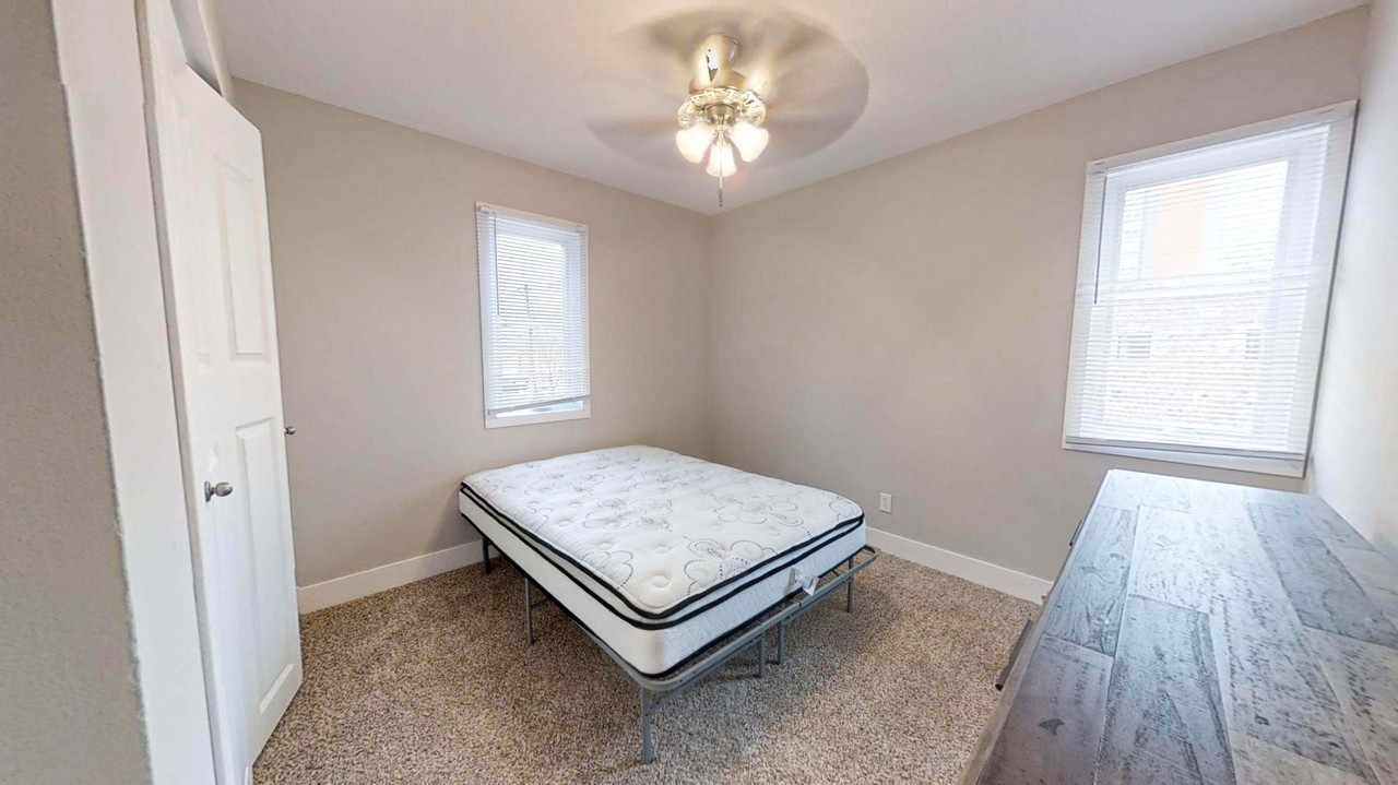 301 E White - Photo 2 of 9