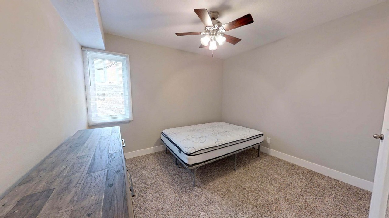 301 E White - Photo 3 of 9
