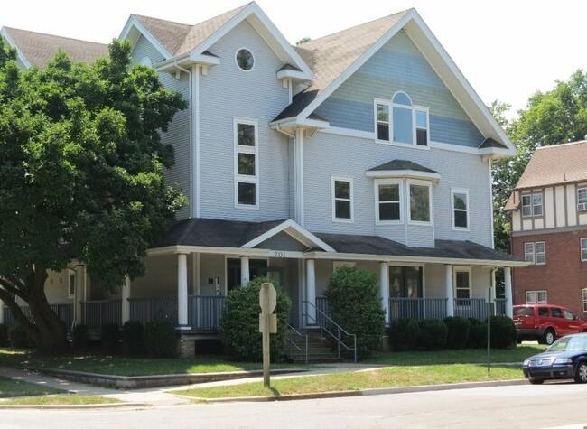 701 W Elm St - Photo 2 of 9